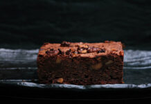 Upiecz idealne ciasto czekoladowe! Podpowiadamy, jak zrobić pyszne brownie