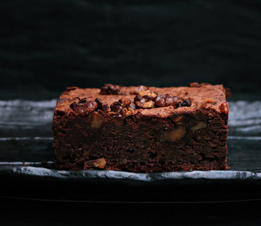 Upiecz idealne ciasto czekoladowe! Podpowiadamy, jak zrobić pyszne brownie