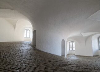 Co na sufit w saunie?