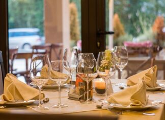 Co zrobić z serwetką w restauracji?
