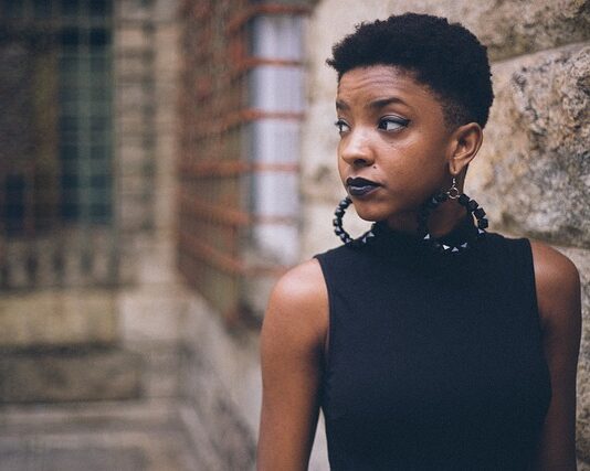 Czy można mieć kolczyki w saunie?