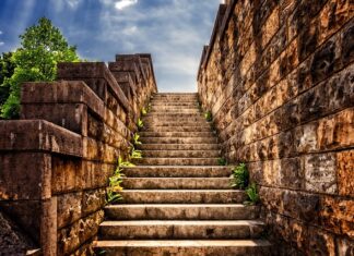 Z czego zrobić tanio schody? Z czego zrobić tanio schody?